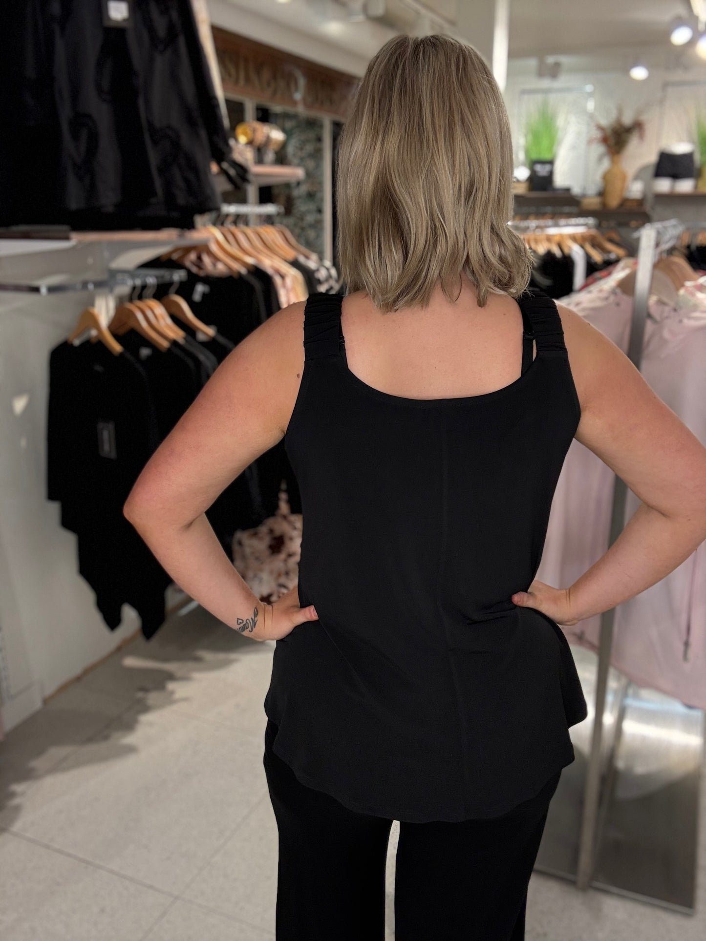 A-format svart linne från Anvito 5428