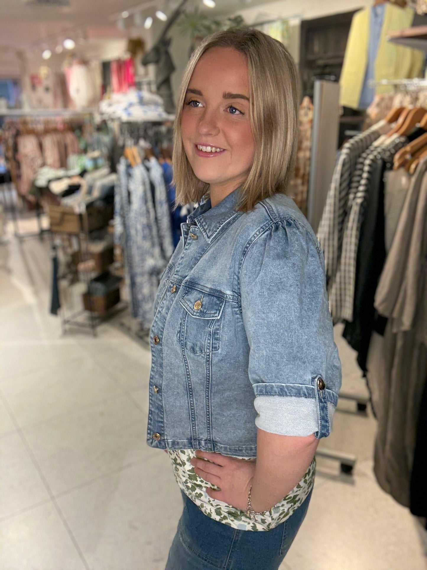 Kort jeans jacka från Yest Curve A006153