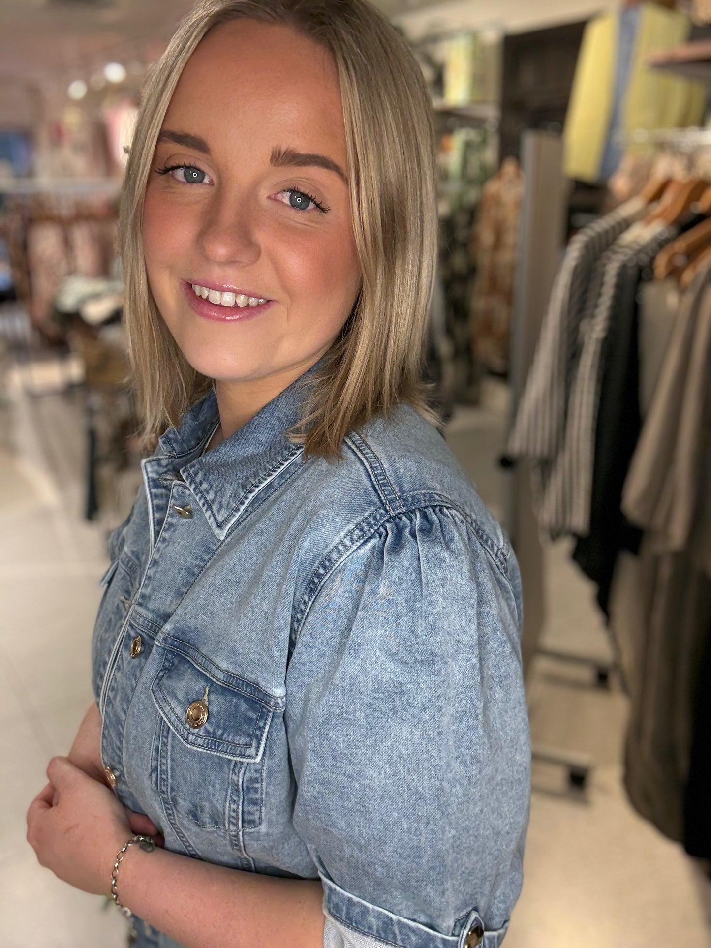 Kort jeans jacka från Yest Curve A006153