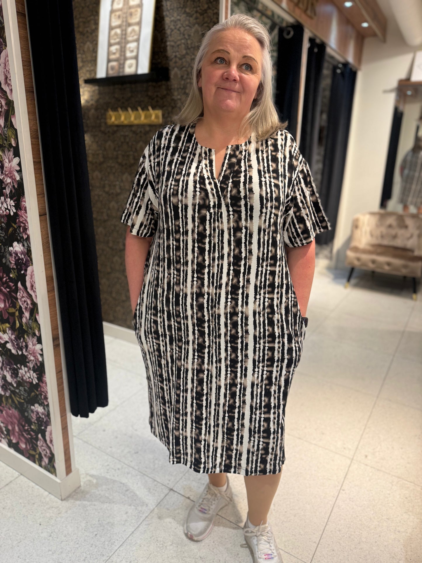 Mönstrad klänning från Ciso 220585