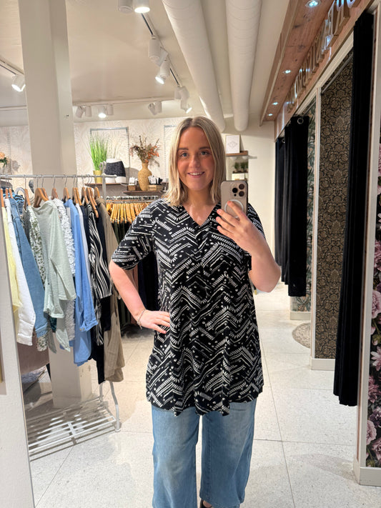 Mönstrad tunika från Ciso 220583