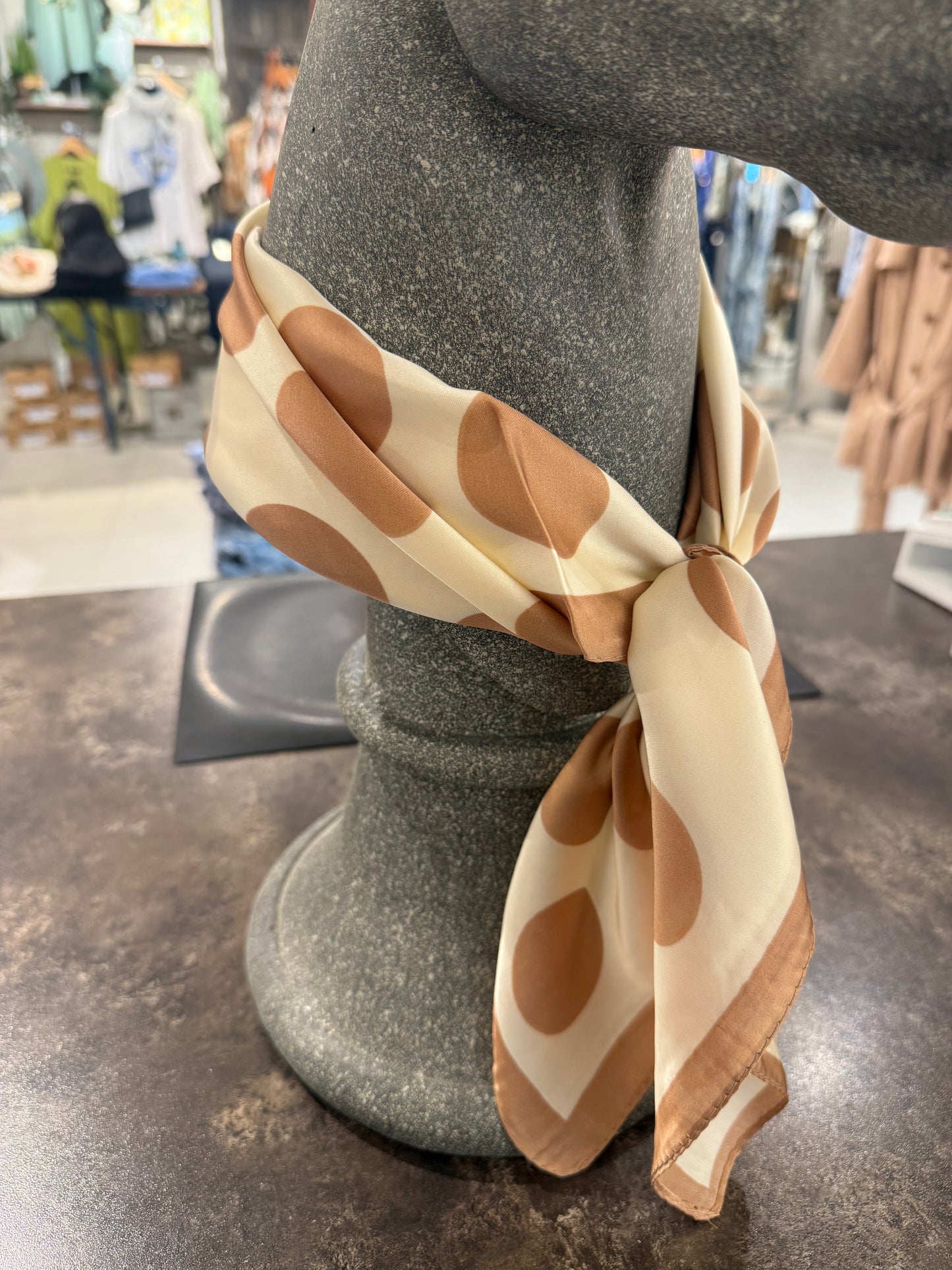 Prickig scarf från By Olbers