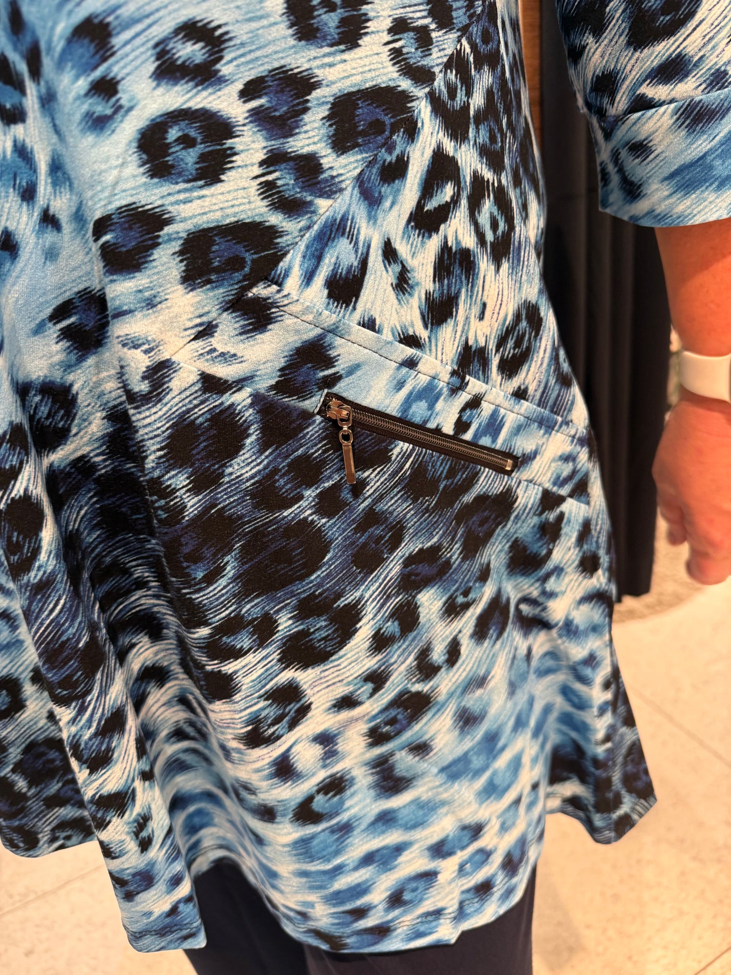 Leopard mönstrad tunika från Kanok Sandy