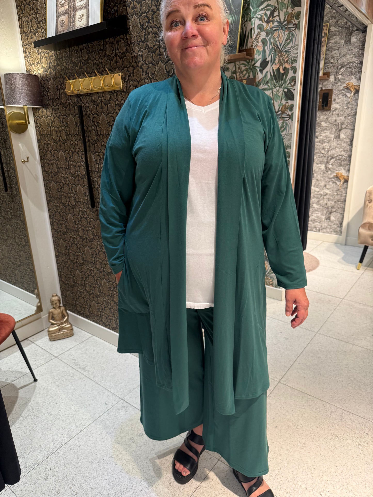 Grön långkofta från Kanok Sorine