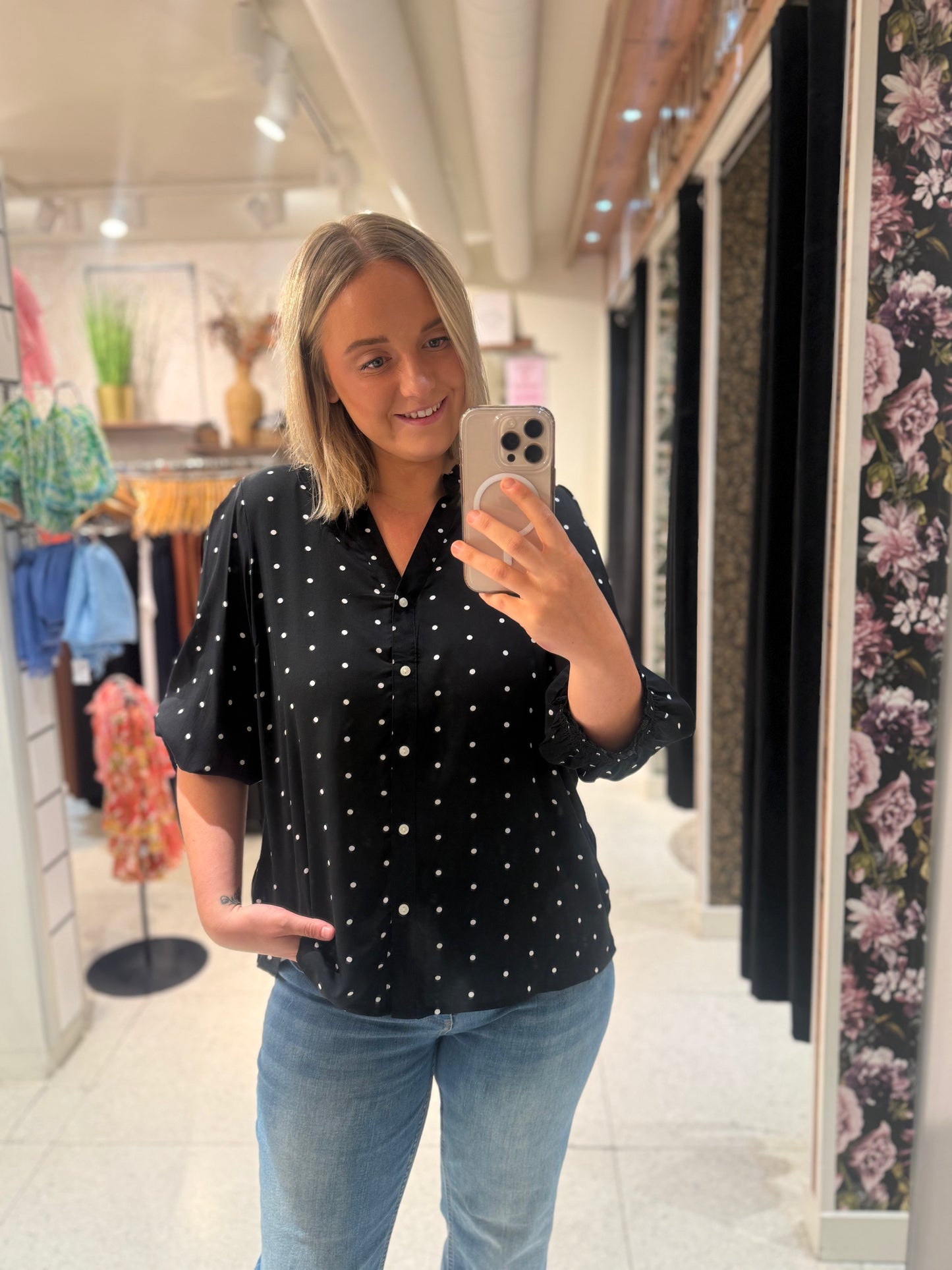 Prickig blus från Carmakoma