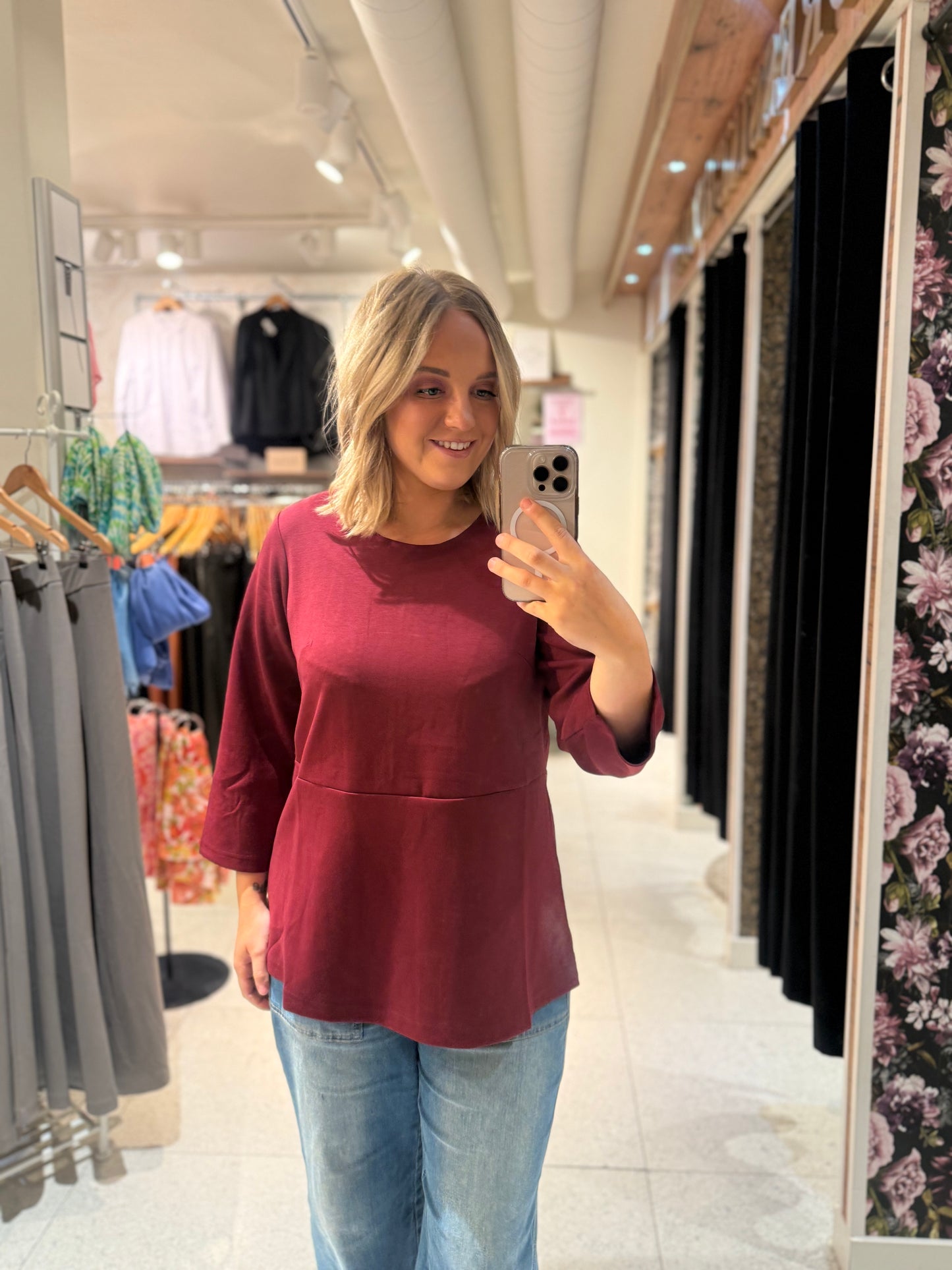 Vinröd tröja från Studio S265872