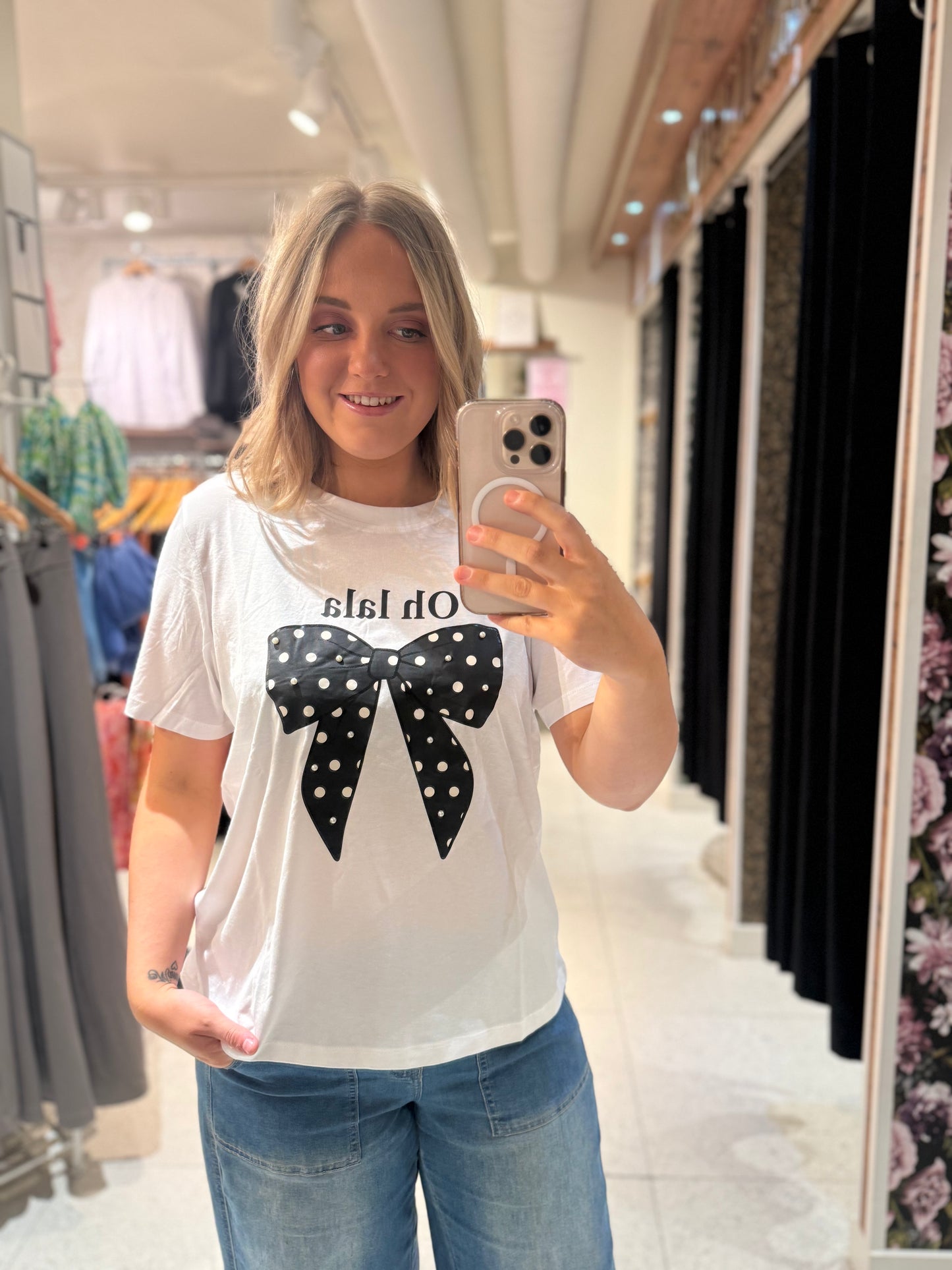 T-shirt med rosett från Carmakoma