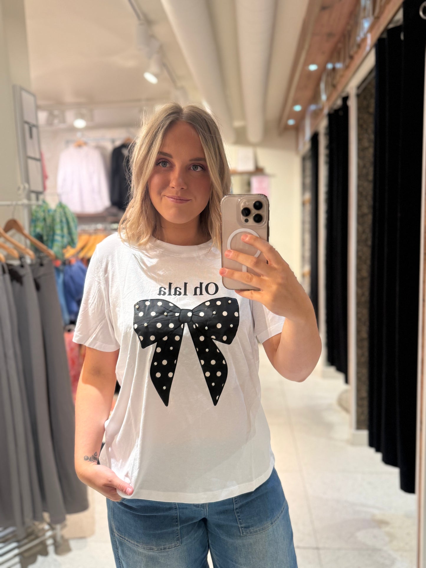 T-shirt med rosett från Carmakoma