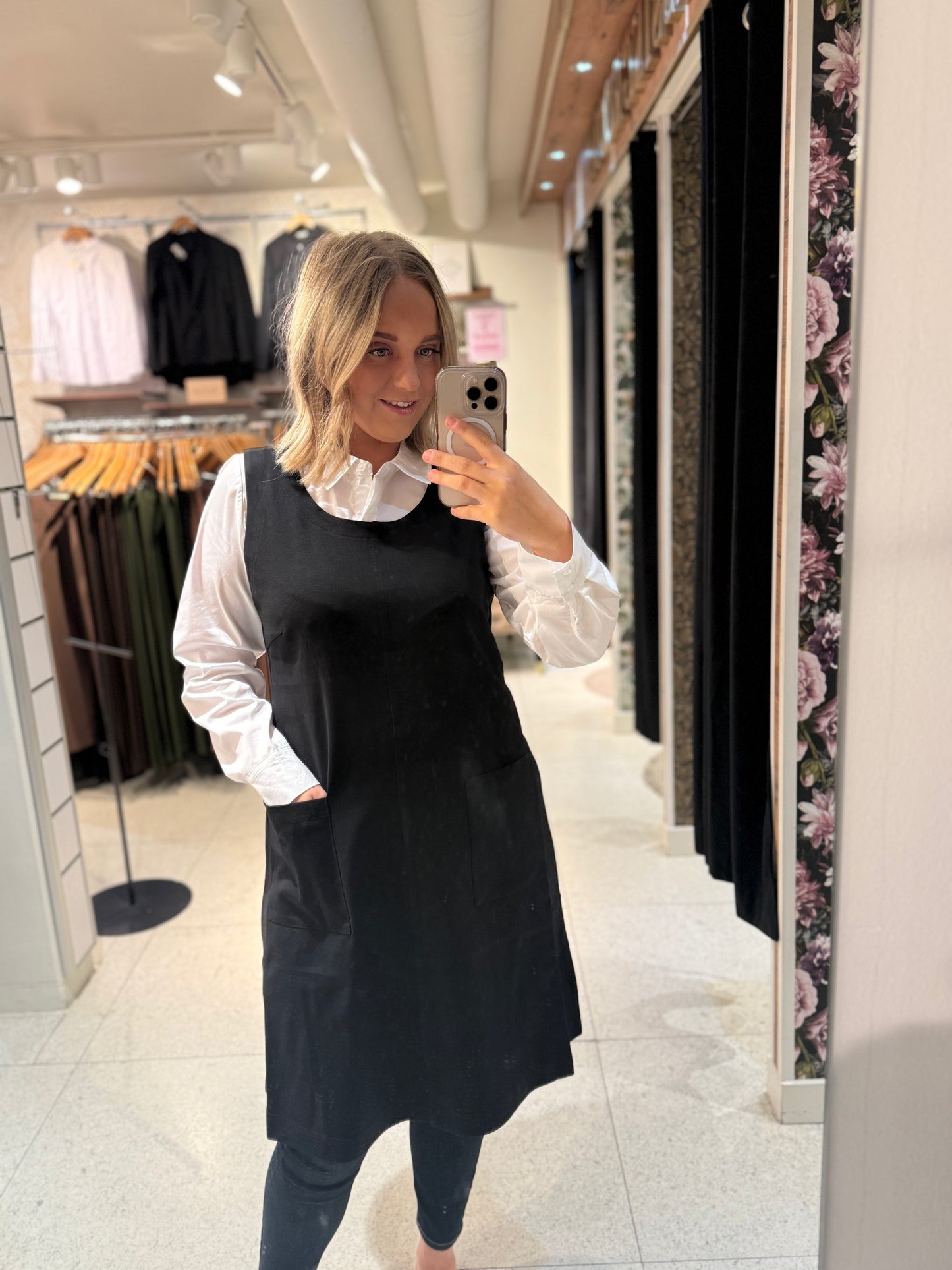 Tuff svart klänning från Ciso 80005