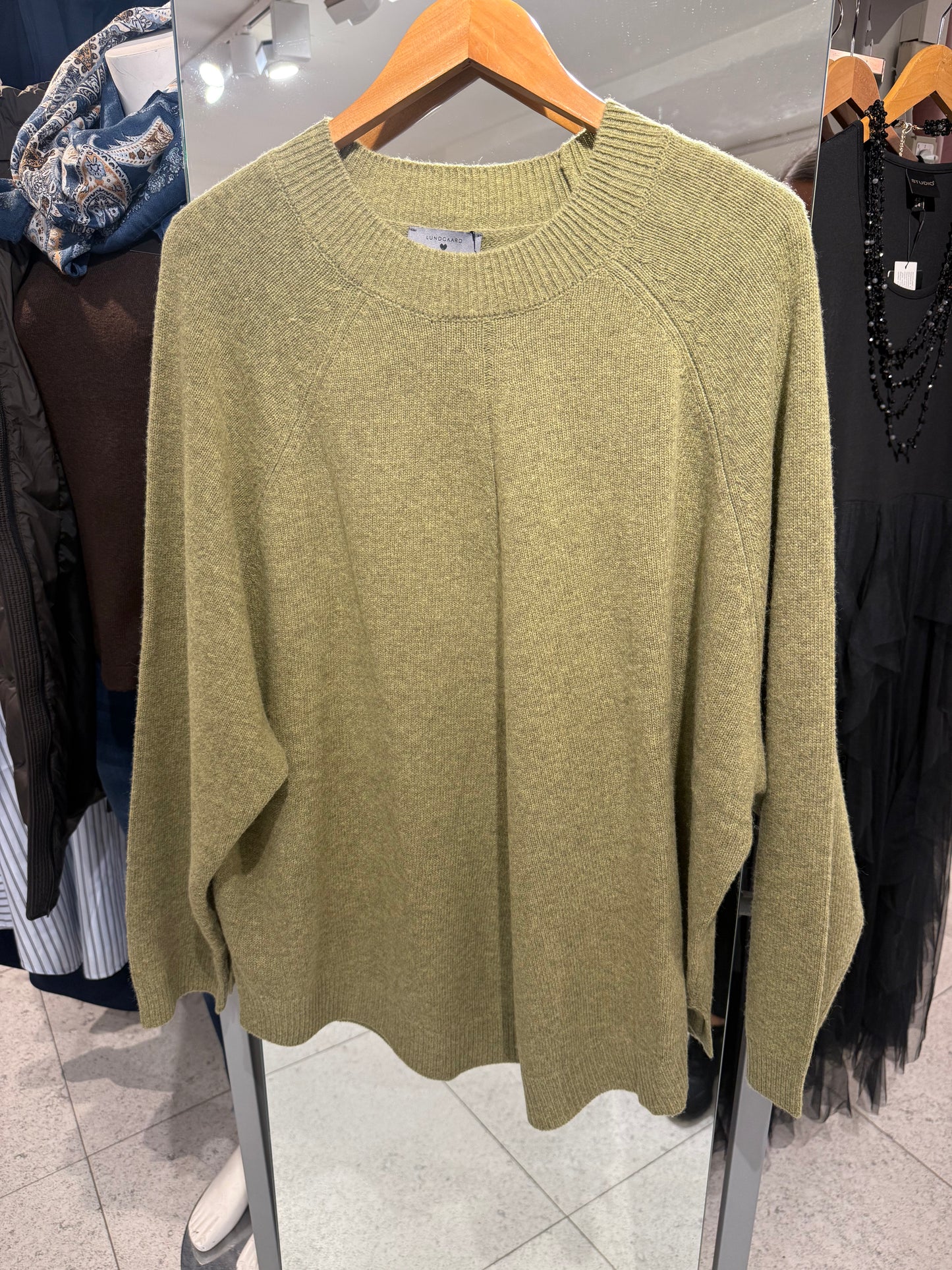 Poncho tröja från Lundgaard 8537-227