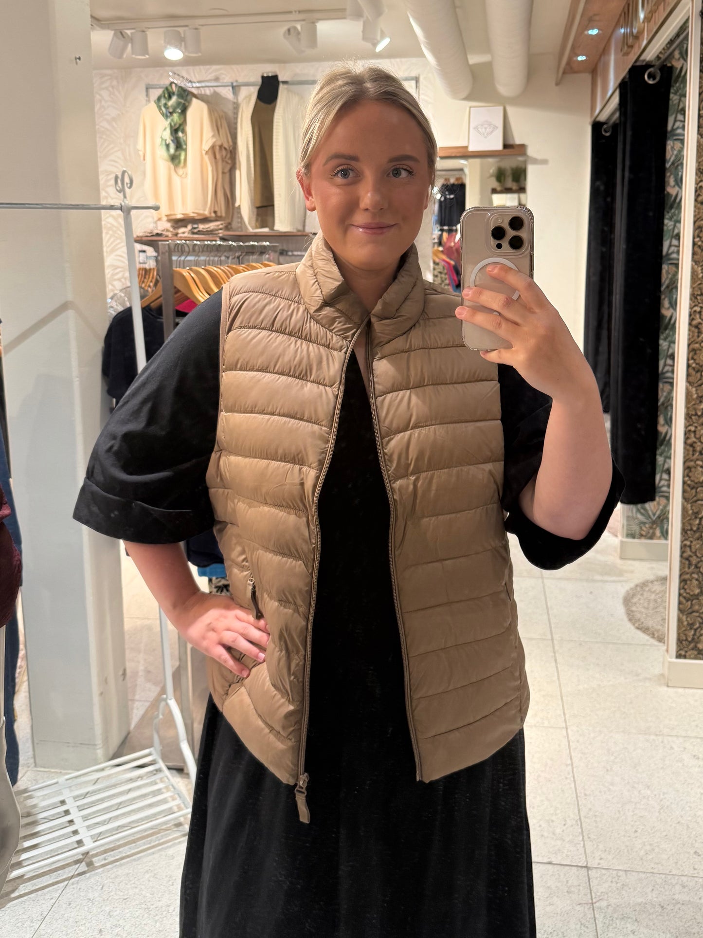 Täckväst från Carmakoma 15358288