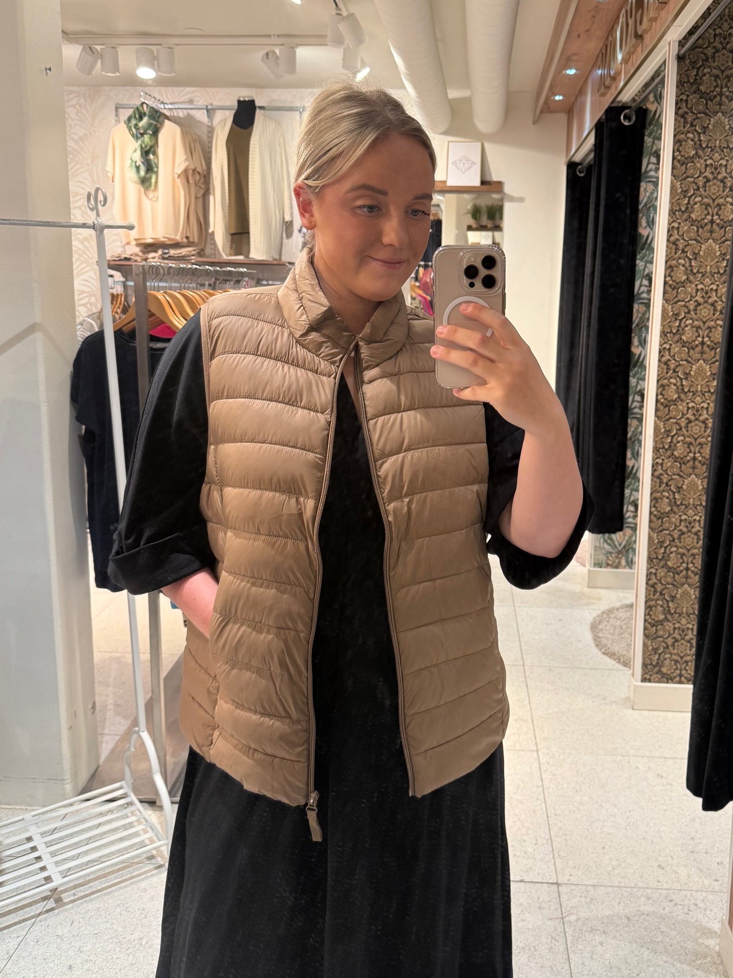 Täckväst från Carmakoma 15358288