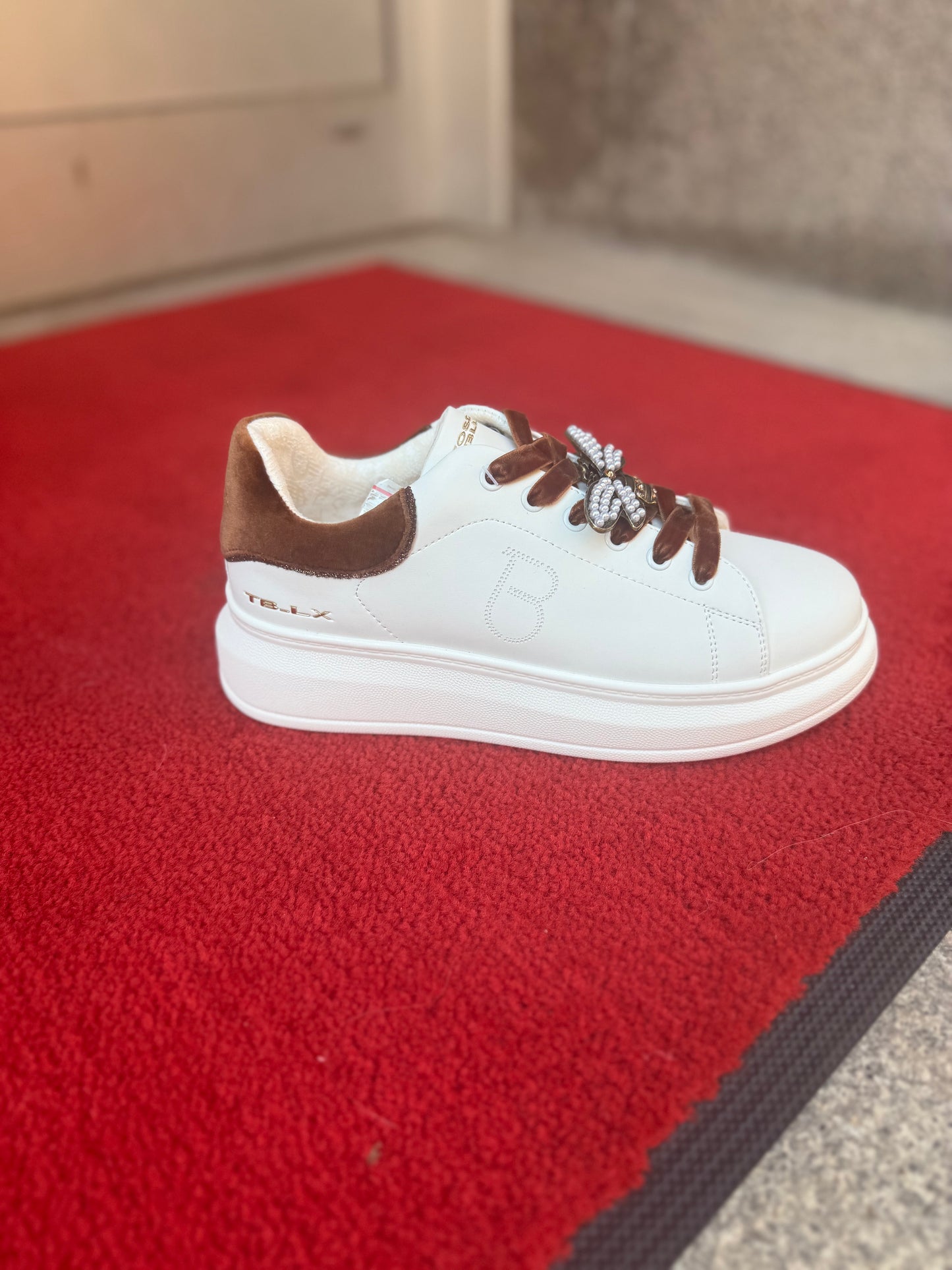 Sneakers från Tosca Blu 002