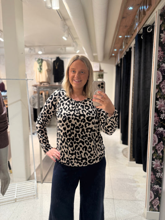 Leopard mönstrad topp från Arimi 253308