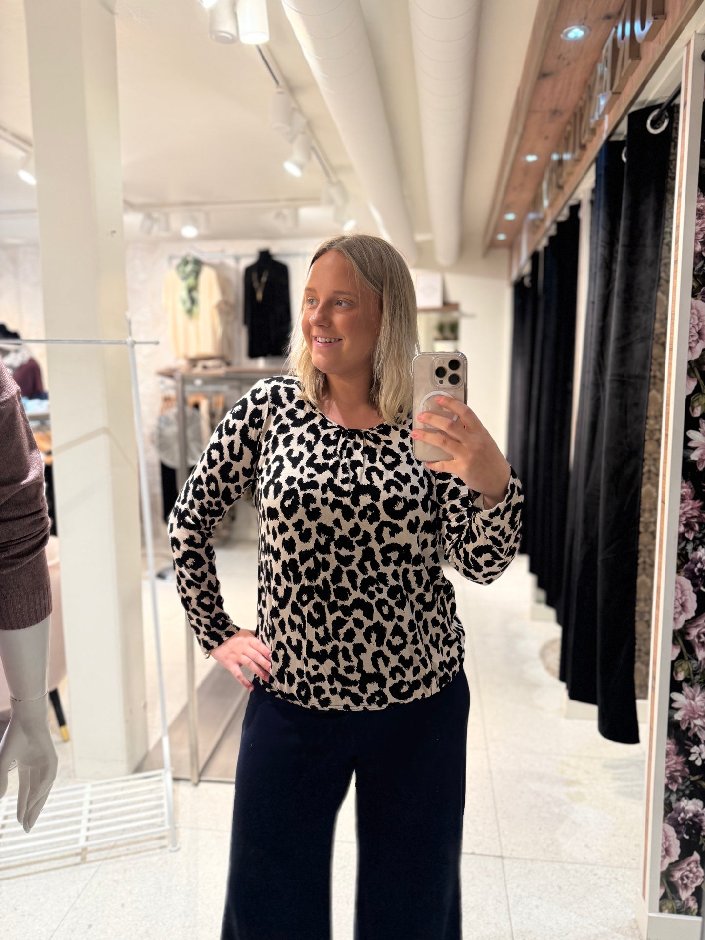 Leopard mönstrad topp från Arimi 253308