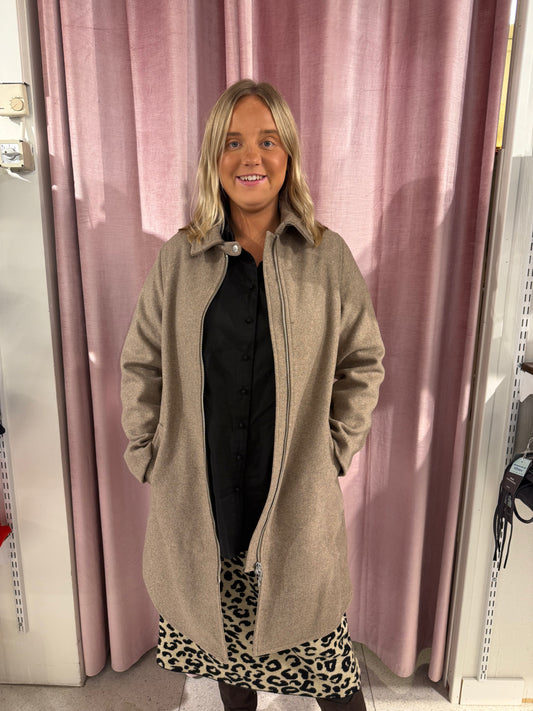 Beige kappa från CISO 219121