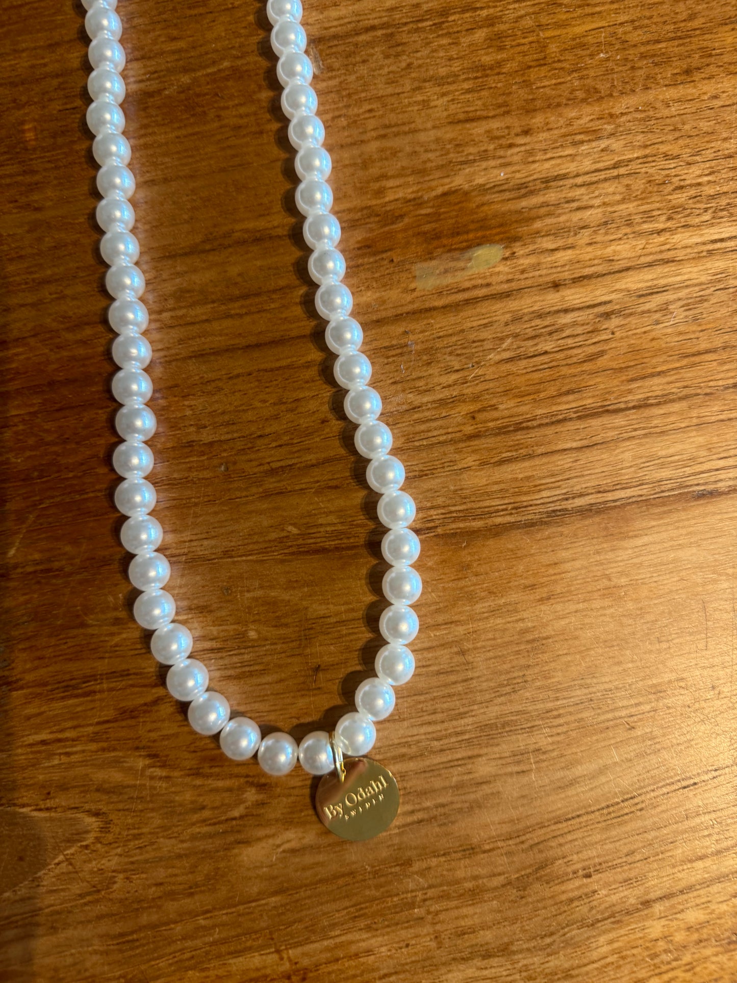 Långt pärlhalsband från By Odahl H432