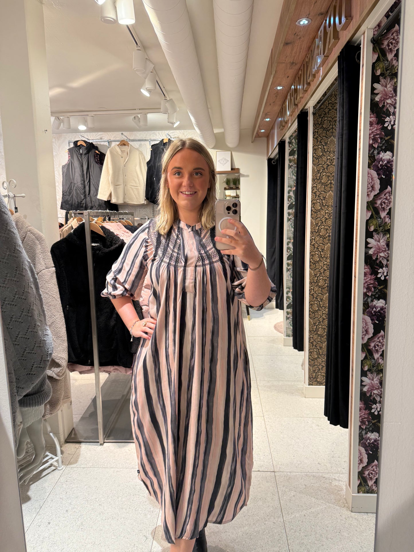 Klänning från Adia 5238