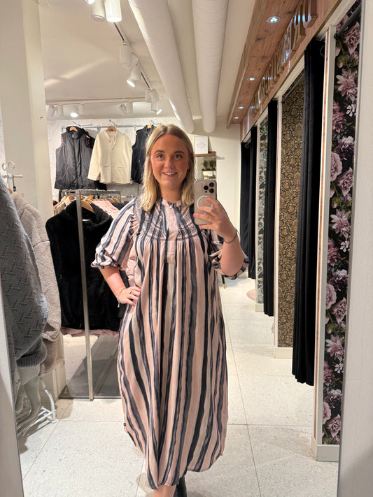 Klänning från Adia 5238