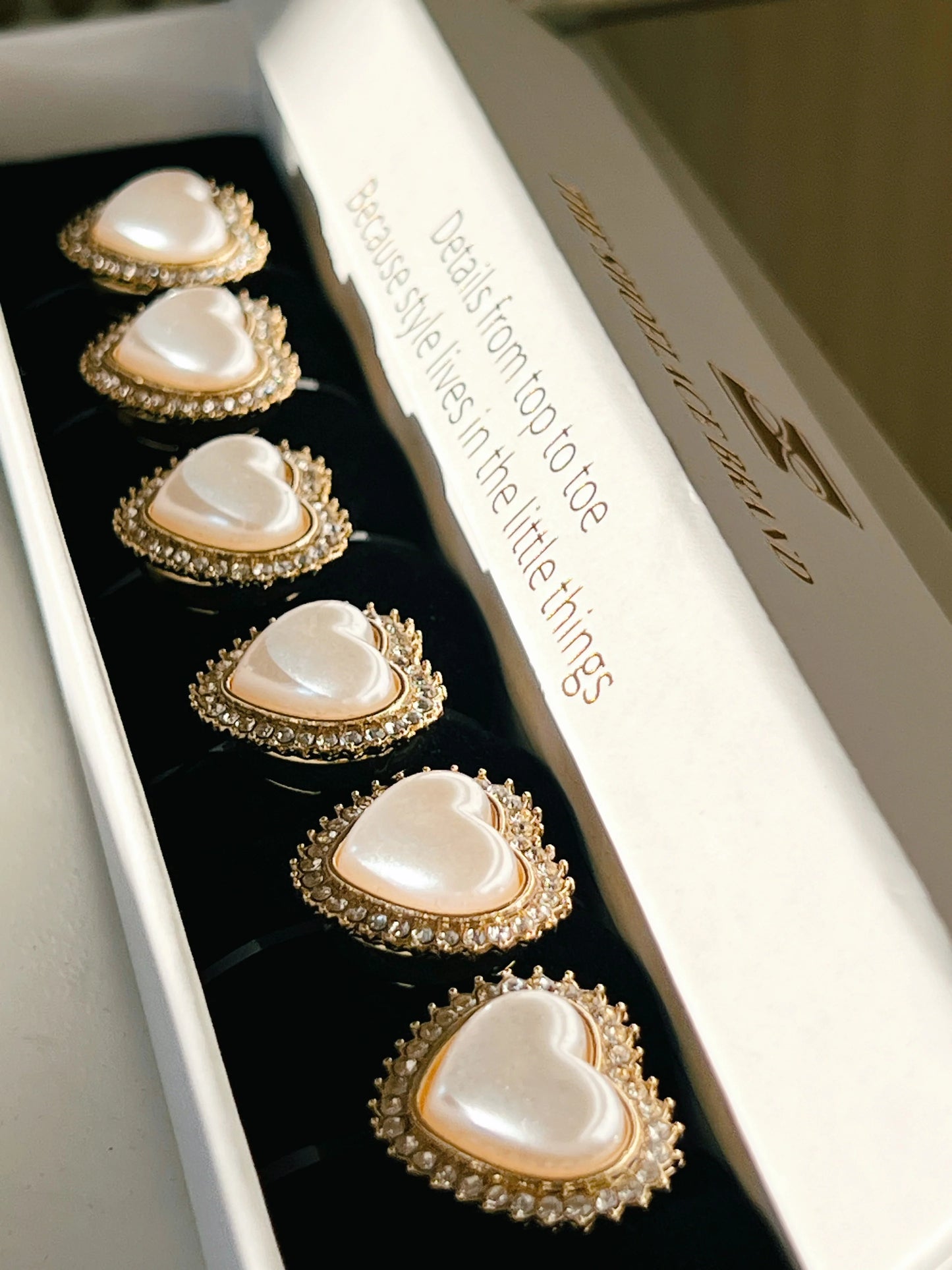 Knappsmycke 40.05 Kickan