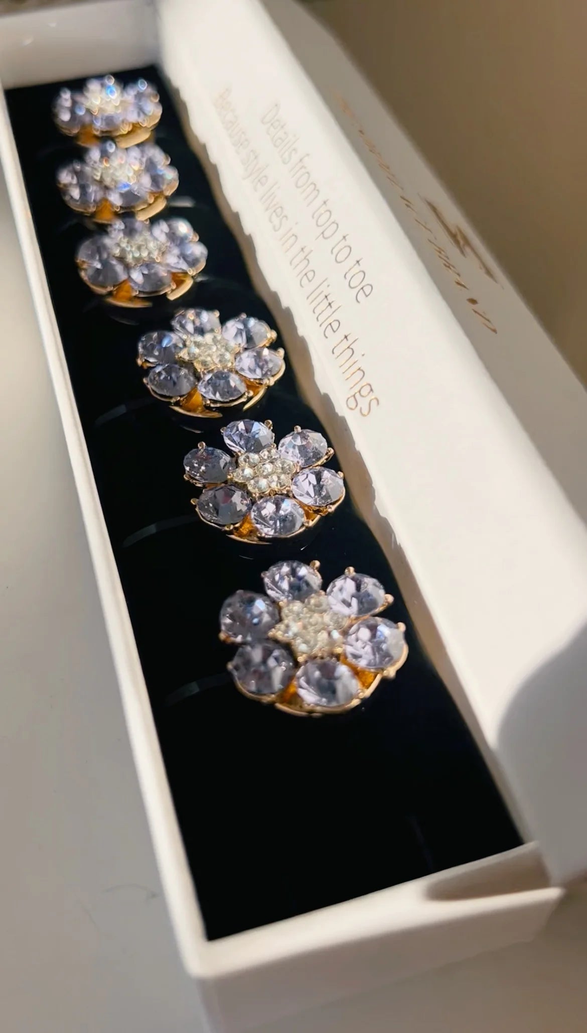 Knappsmycke 40.04 Hilde