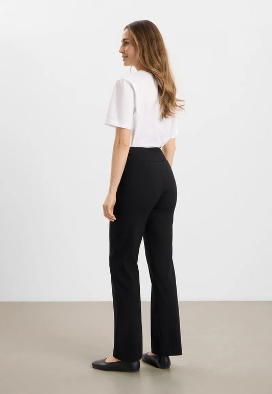 Svart byxa från Laurie 101131