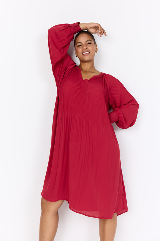 Röd plisserad klänning från Wasabi W10298