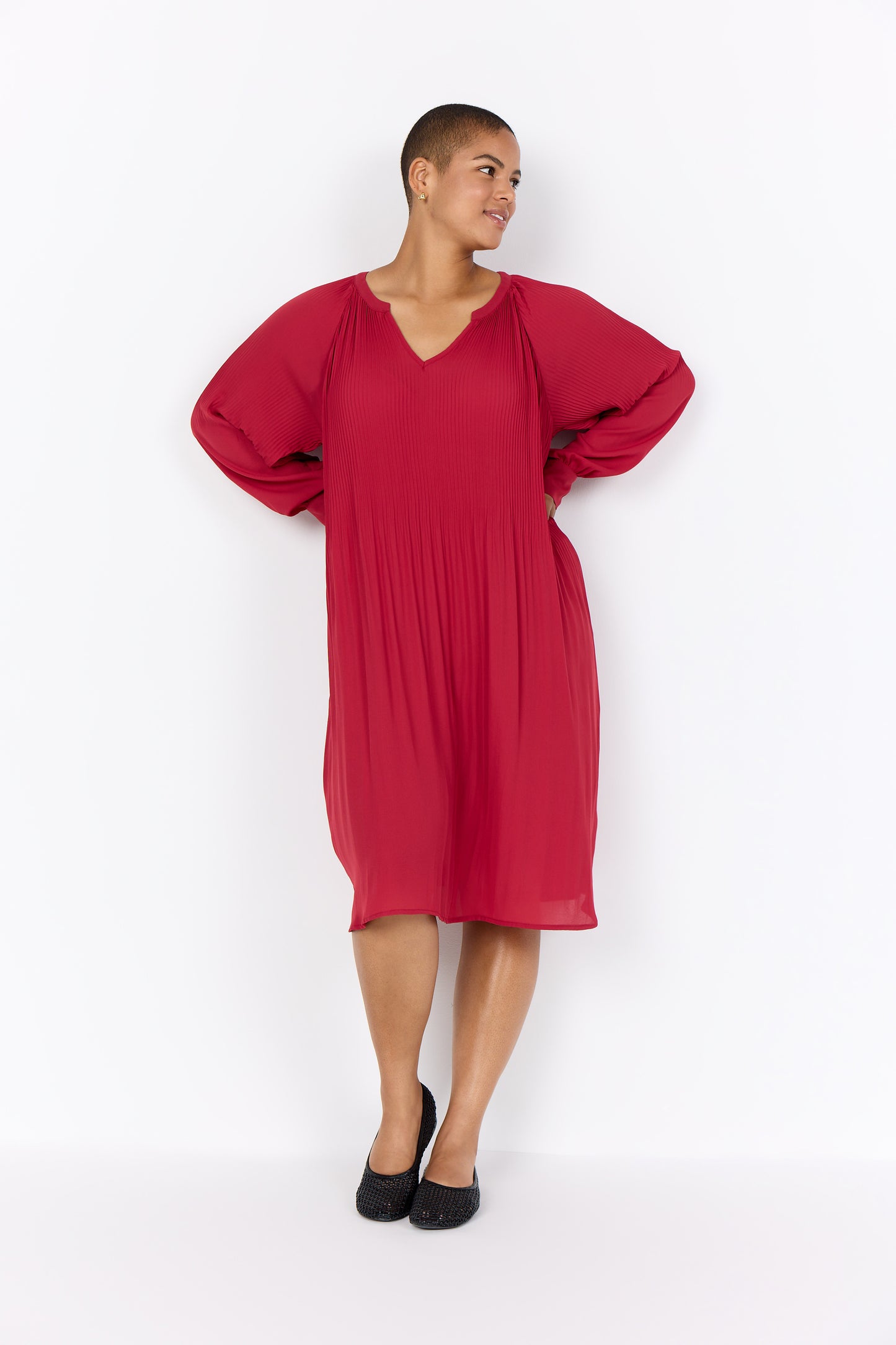 Röd plisserad klänning från Wasabi W10298