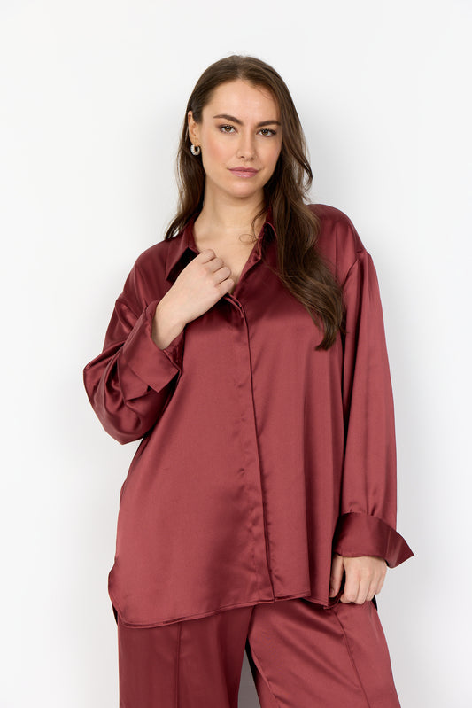 Vinröd satinblus från Wasabi W10842