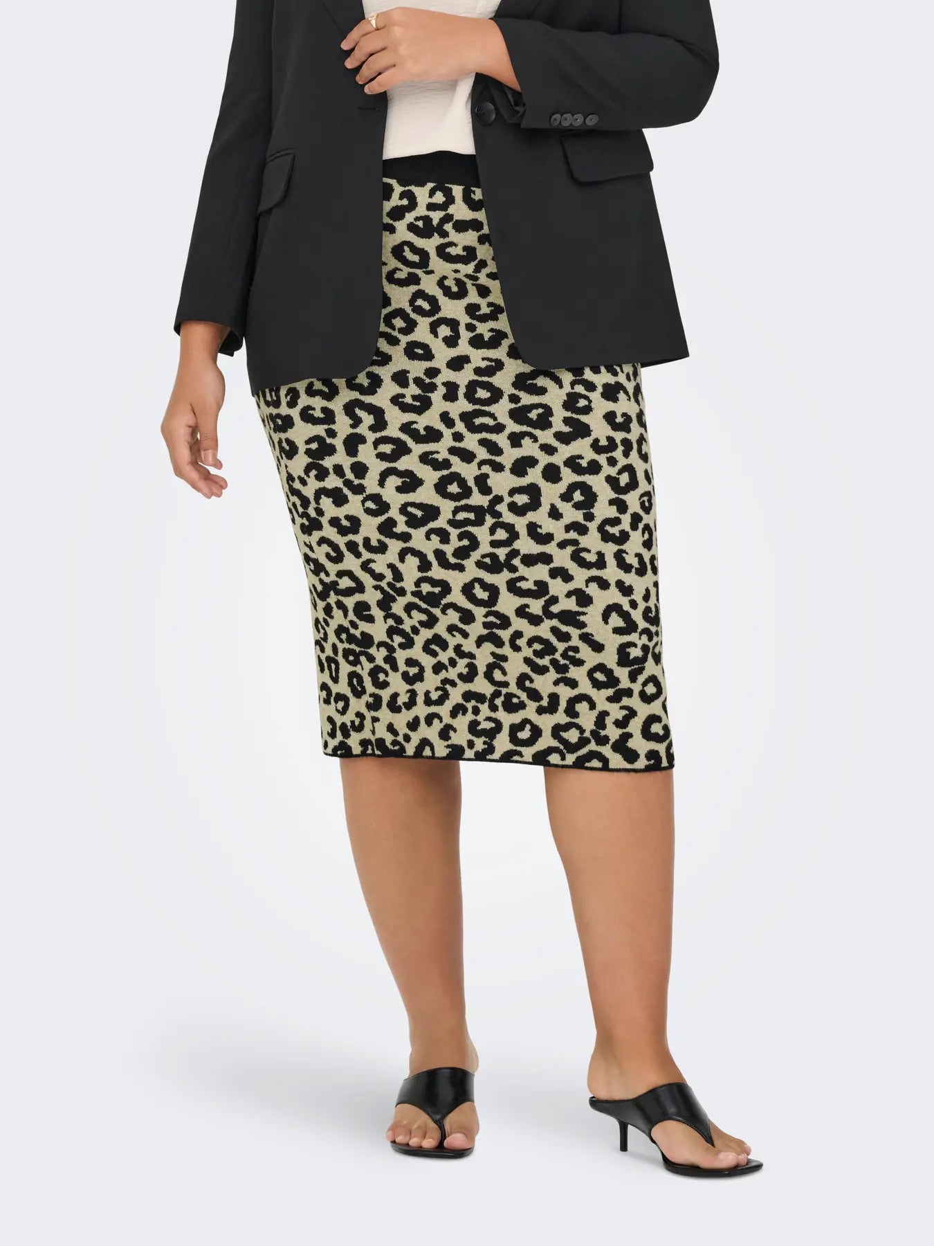 Stickad kjol i leopard print från Carmakoma 15350895