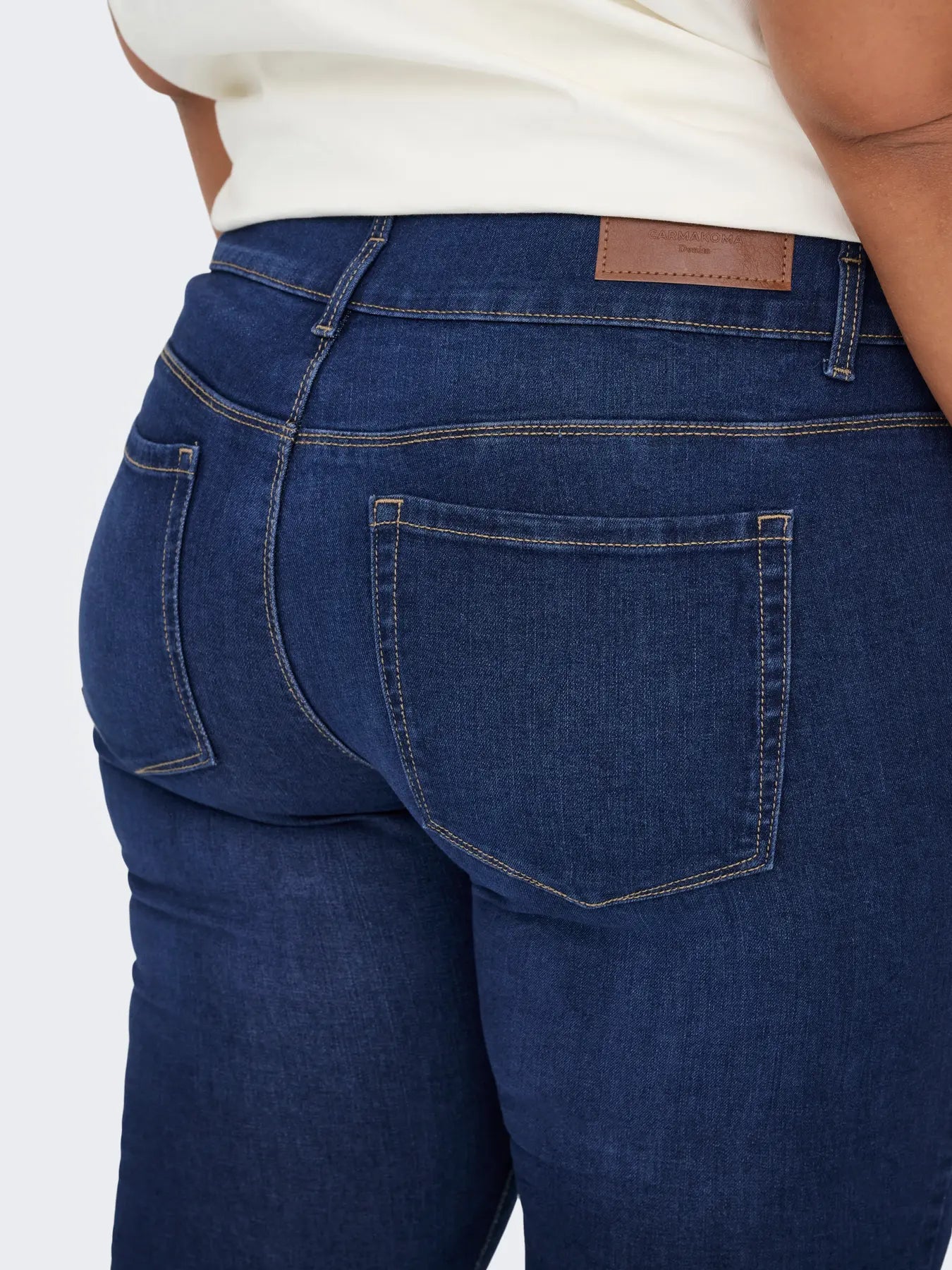 Jeans med smala ben från Carmakoma 15353888