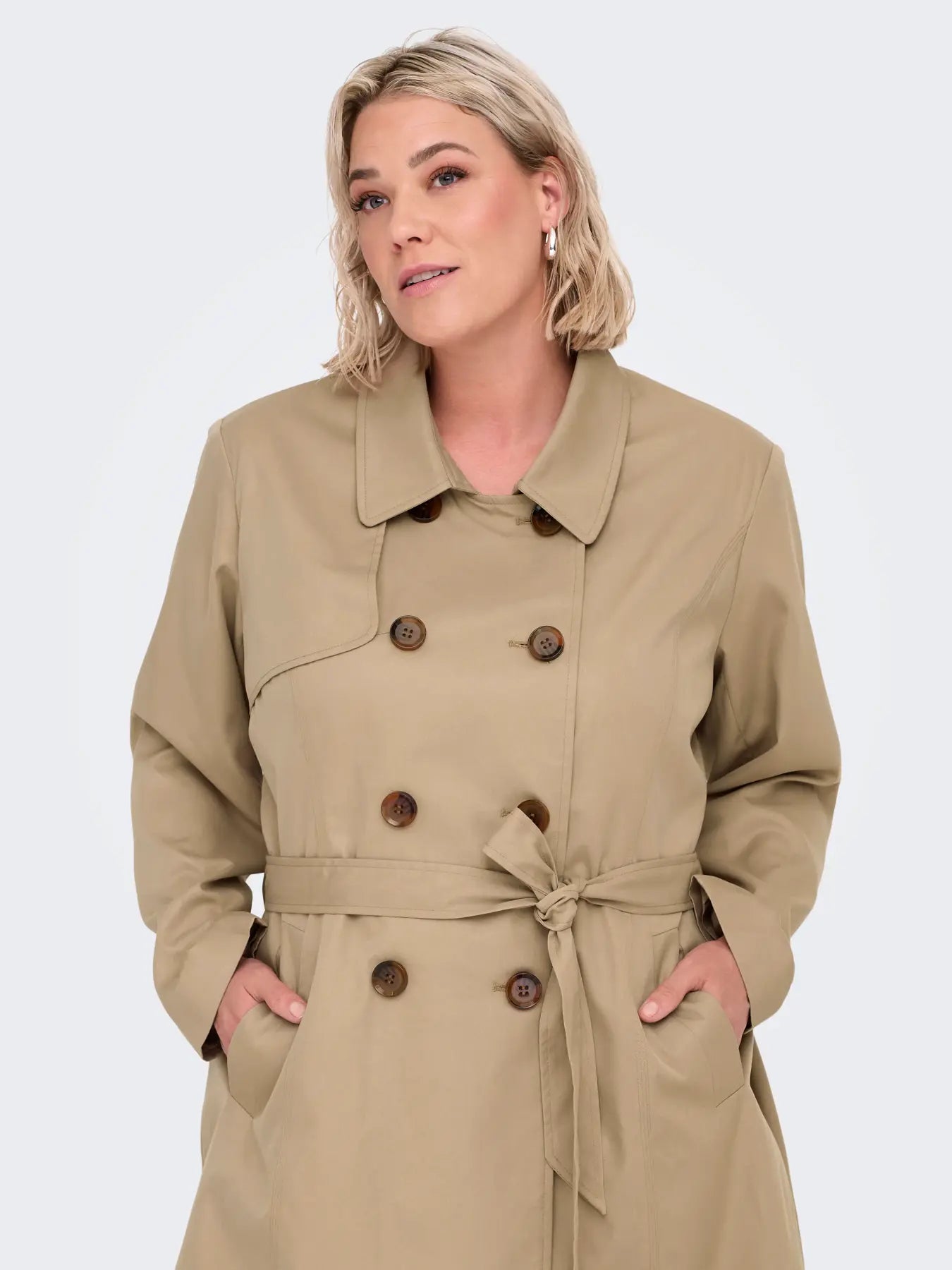 Beige trenchcoat från Carmakoma 15293954