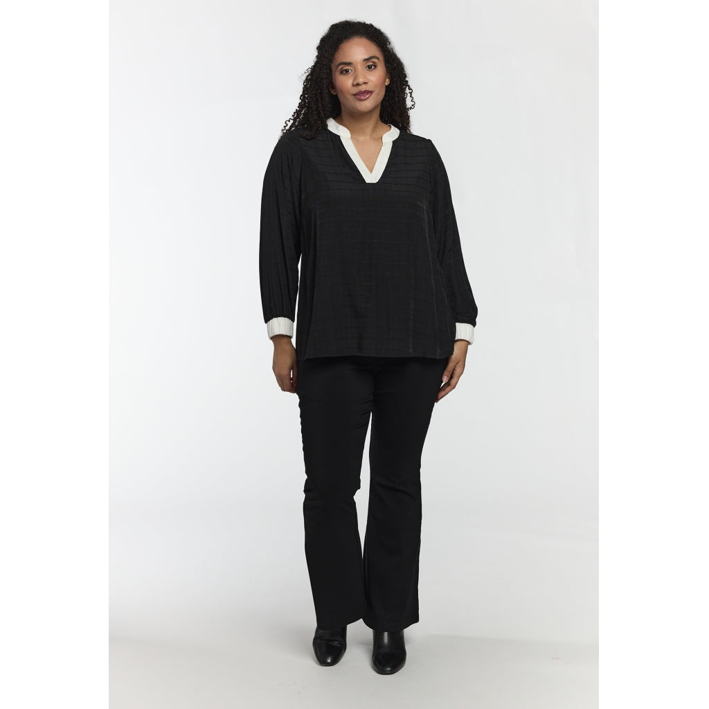 Elegant svart blus från Studio S261853