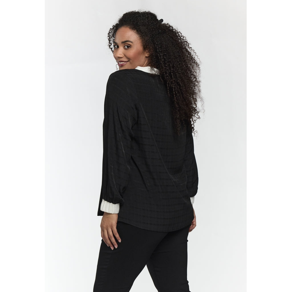 Elegant svart blus från Studio S261853
