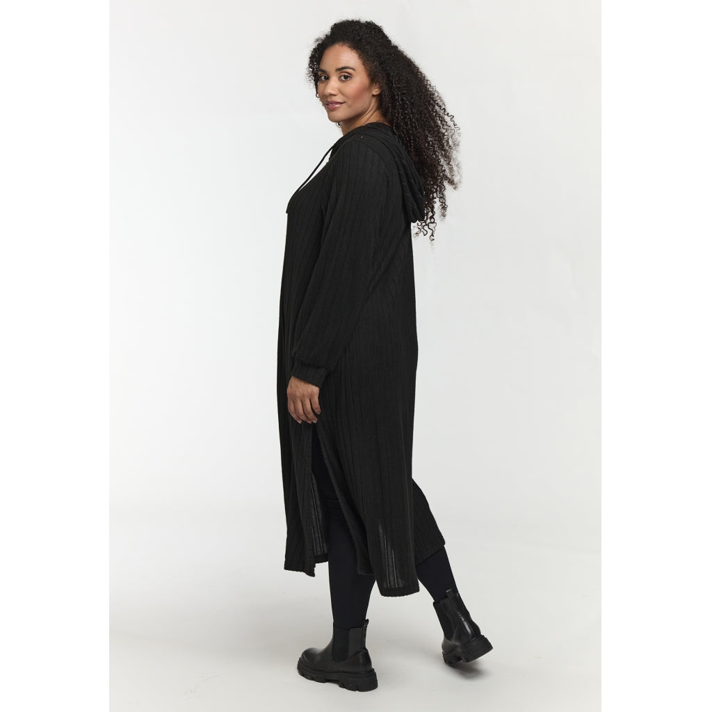 Svart klänning med luva från Studio S261846