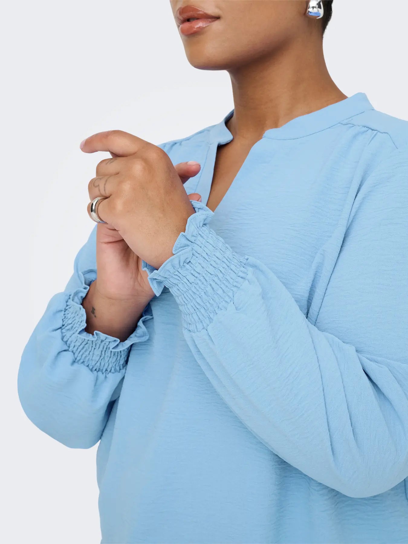 Ljusblå blus från Carmakoma 15285157